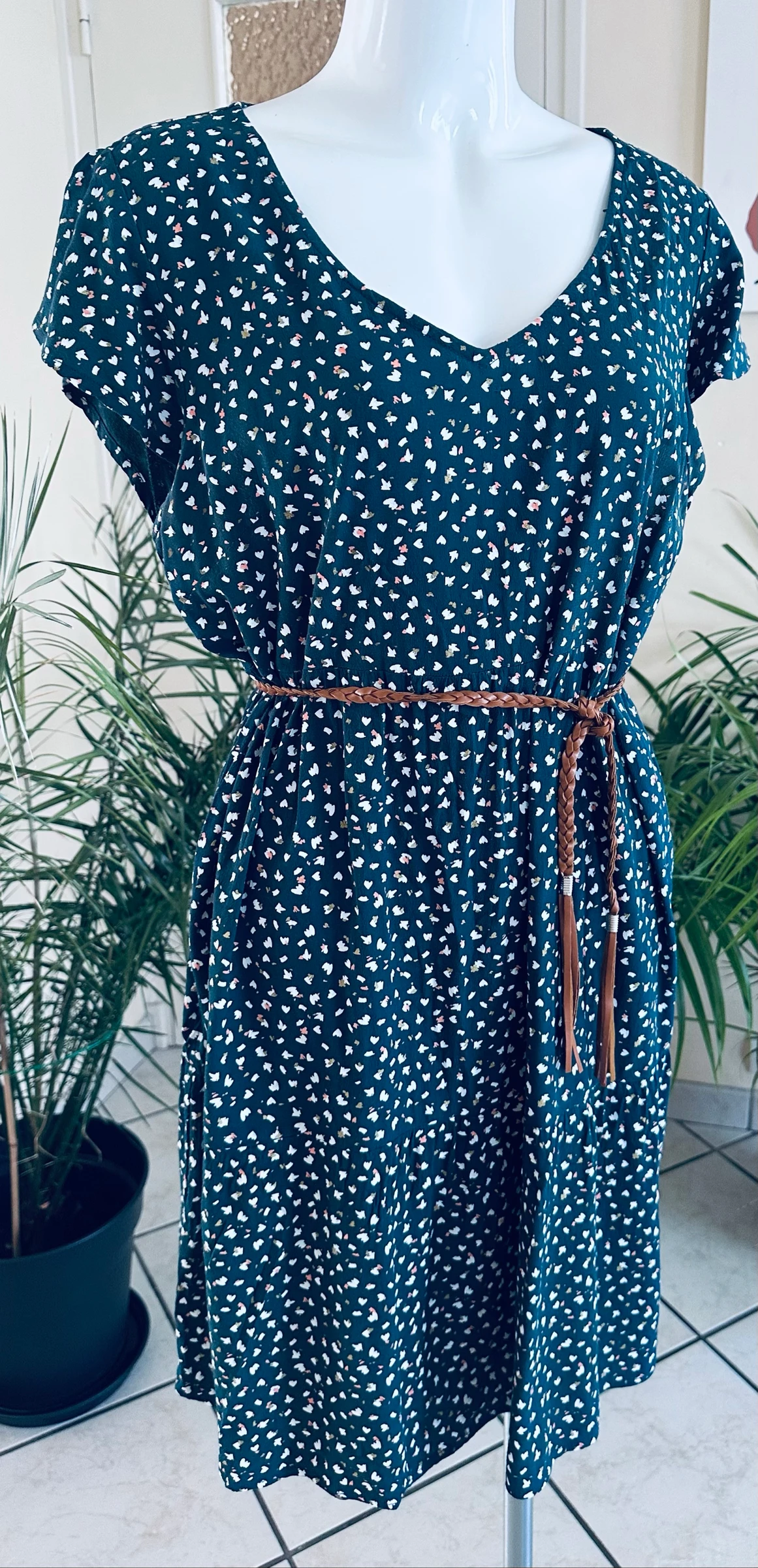 Flowy dress with dark green background print Size 46 (Excellent condition) – photo 2